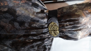 szyfon czarny ze złotem -černý šifon se žlutým povlakem