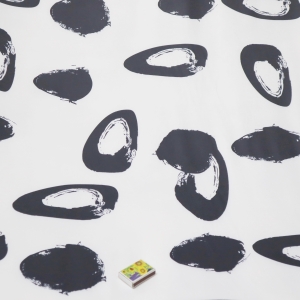 tkanina jedwabna czarne kola n.487 - bílá hedvábná látka s černým vzorem