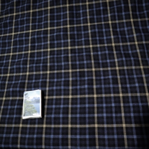 tkanina granatowa -kratki  -tmavě modrá látka - kostkovaná