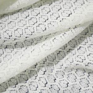 koronka kremowo biała- n.42s -velmi lehká krémově bílá krajka