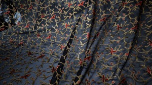 organza czarna z nadrukiem n.8l -černá organza s potiskem