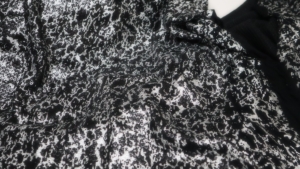 cekimki srebrno czarne - kupony 1,6m -stříbrné a černé flitry