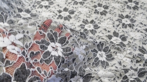 koronka biała - kwiaty n.98-krajka bílá květiny