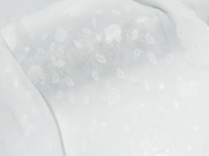 tkanina biała półprzezroczysta  n. 122-  latka  bíla
